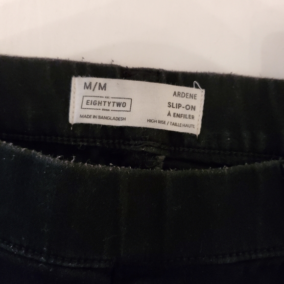 Selling Women's Black Slip on Skinny Jeans - Picture 4 of 10